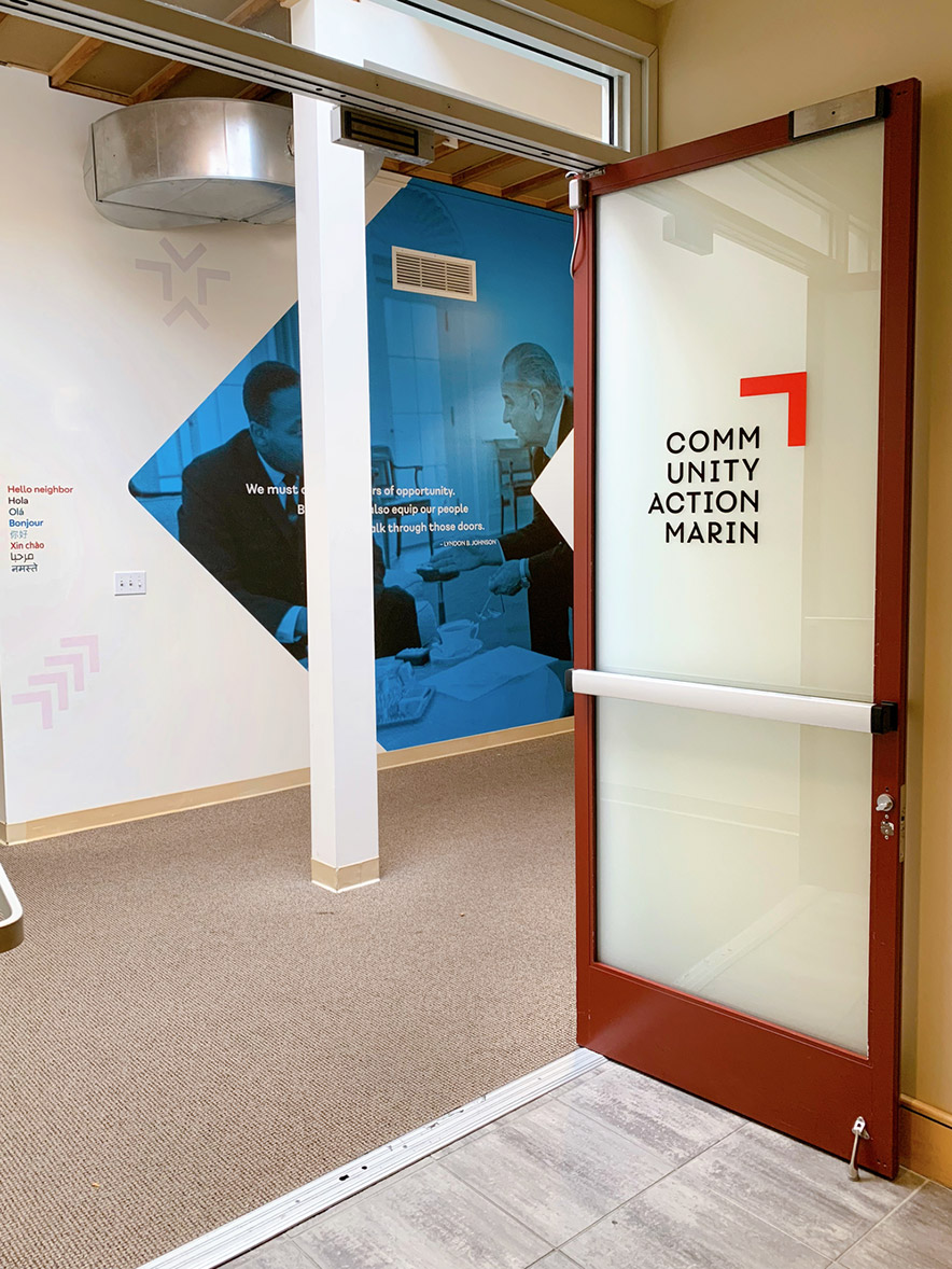 VI設(shè)計規(guī)范下的室內(nèi)空間.jpg VI設(shè)計規(guī)范下的室內(nèi)空間.jpg