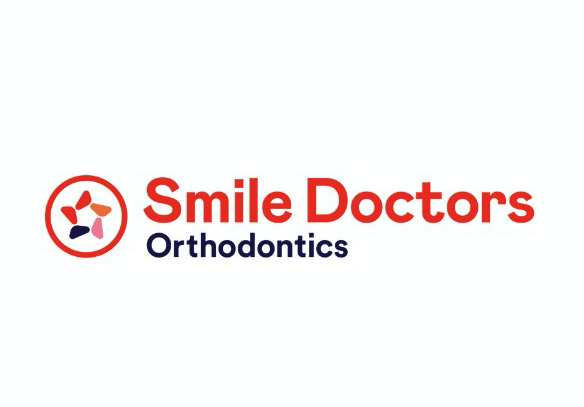 Smile Doctors是一家提供牙齒矯正服務的連鎖診所logo.png
